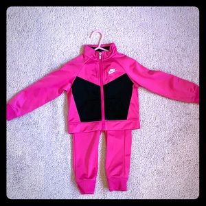NIKE toddler girl training suit